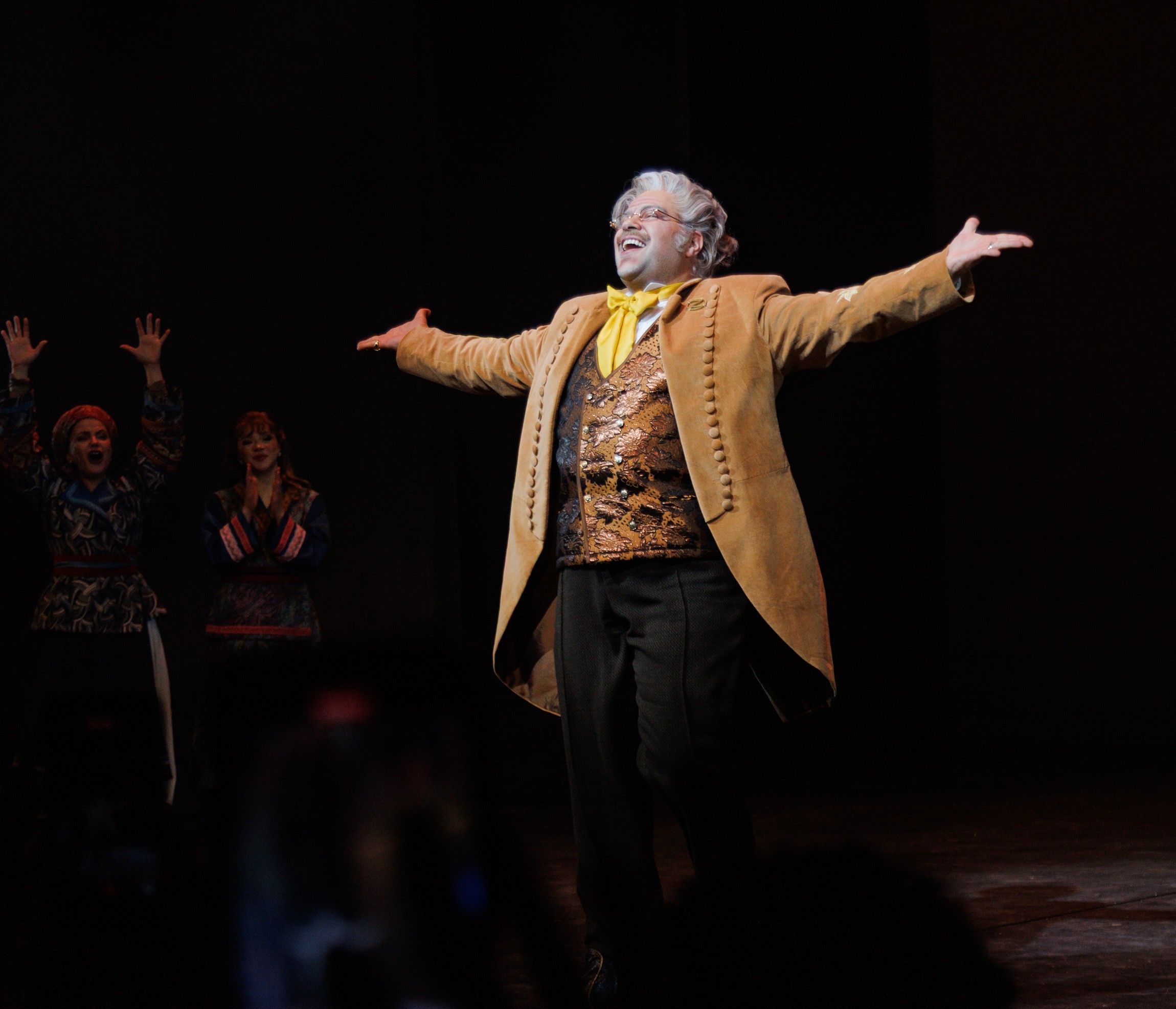 Tiago Abravanel celebra estreia no musical 'Wicked': 'Friozinho na barriga'