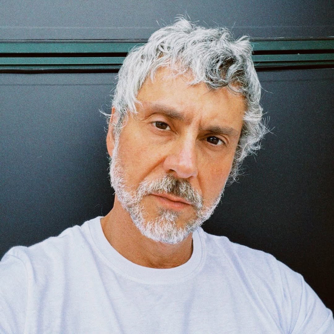 Alexandre Nero mostra novo visual e diz: 'Por aqui tem nevado bastante'