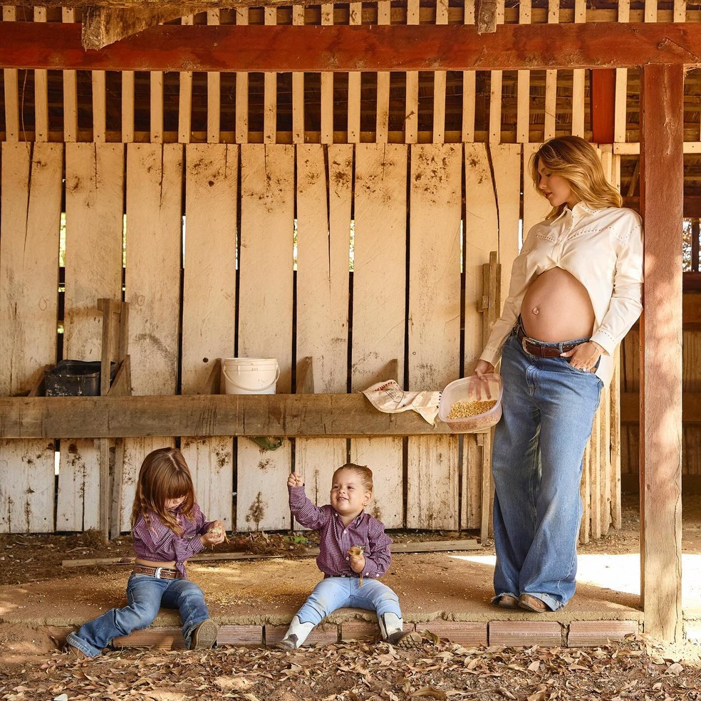 Virginia Fonseca compartilha ensaio de gravidez com o tema cowgirl — Foto: Instagram