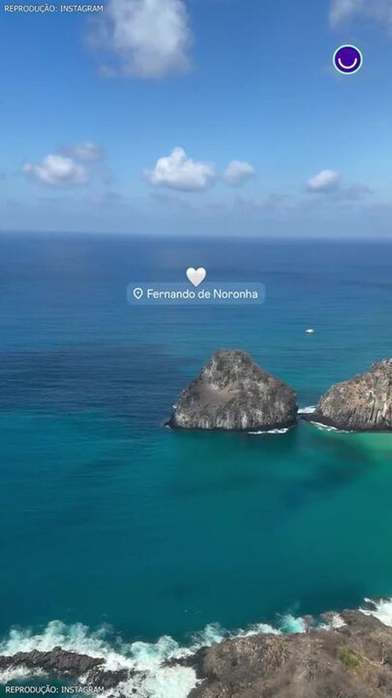 Brunna Gonçalves e Ludmilla posam de biquíni juntinhas no calor de Noronha