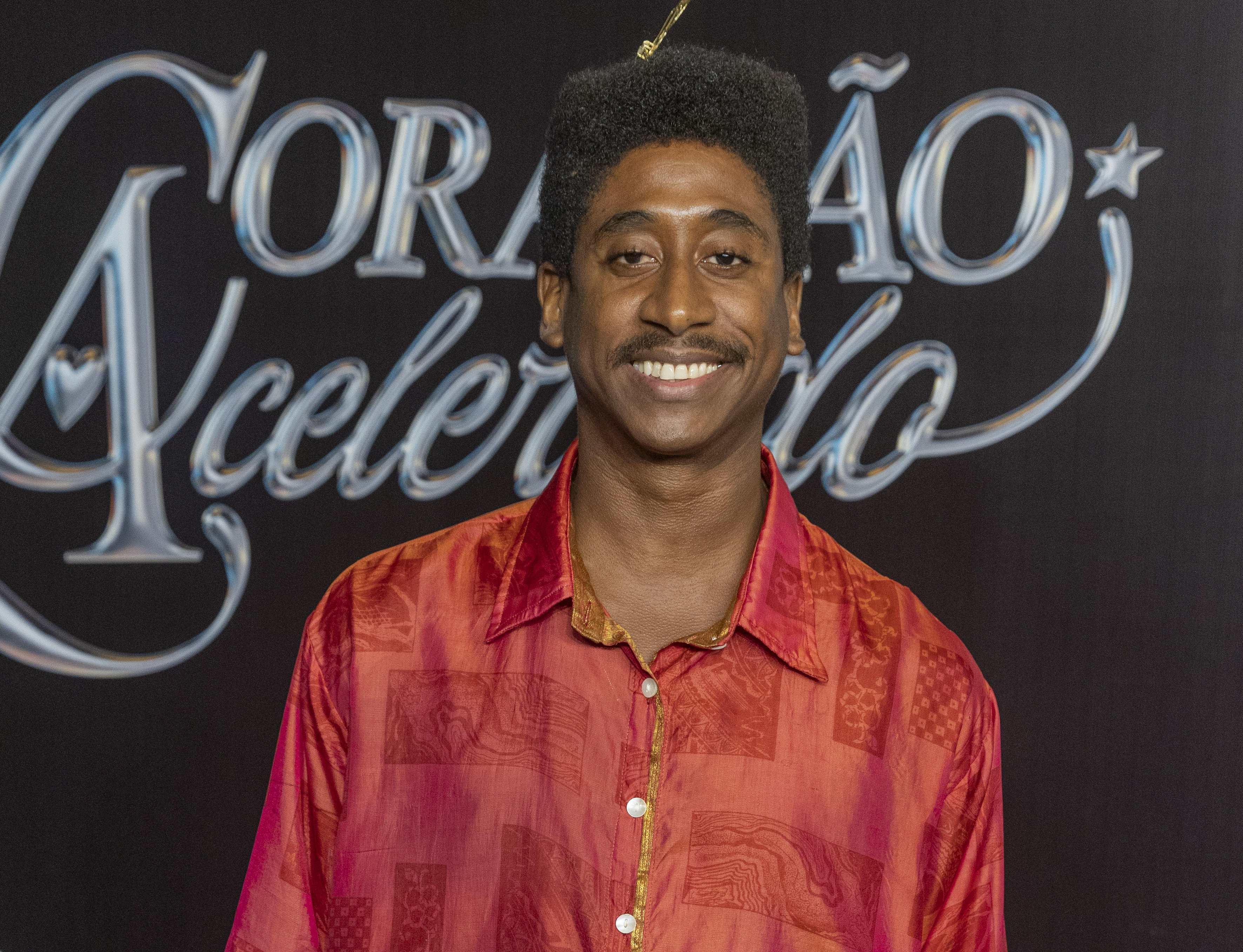 Evaldo Macarrão fala sobre futuro de Bara em Coração Acelerado: 'Vai bailar para conquistar Naiane'