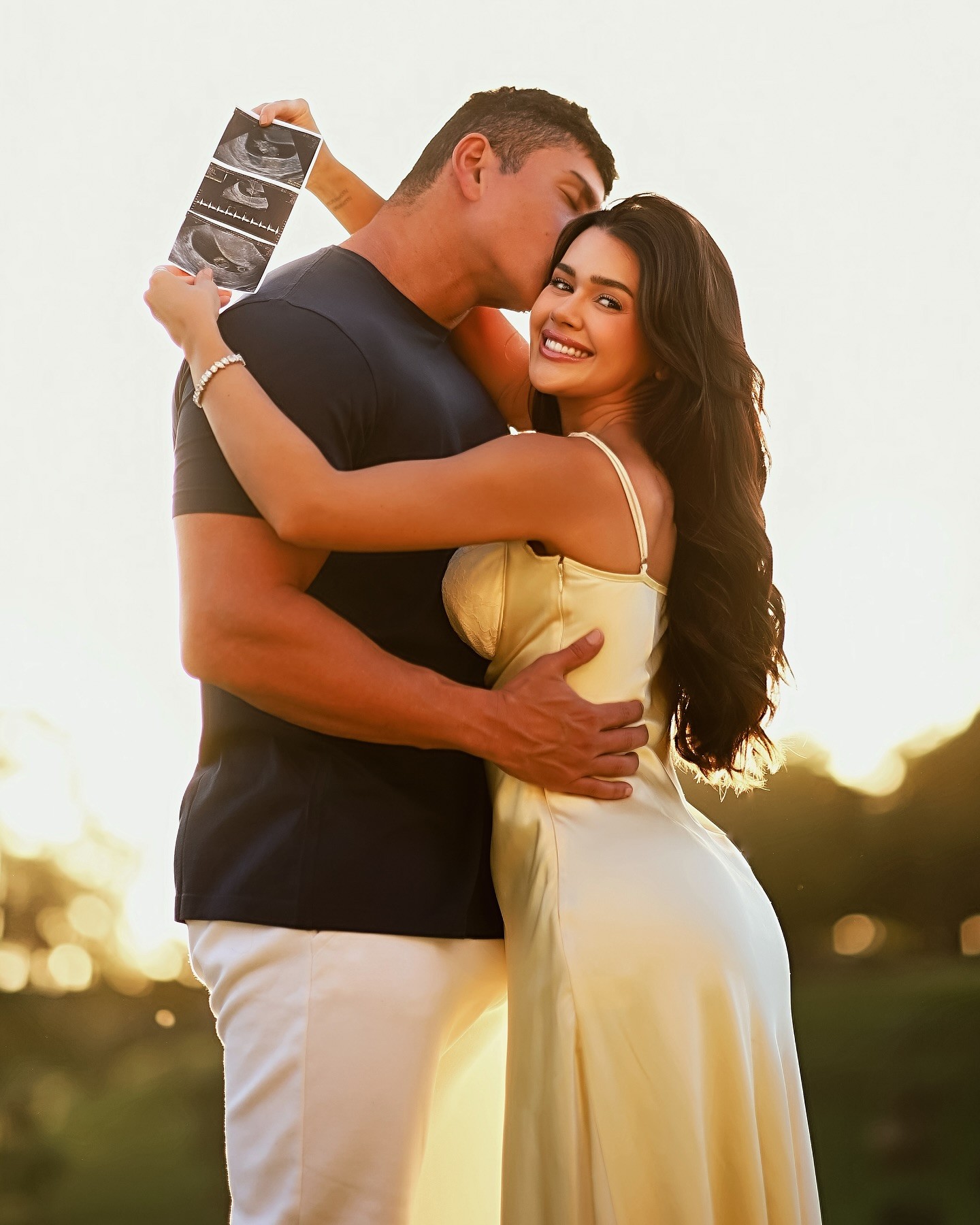 Franciny Ehlke anuncia gravidez e famosos celebram