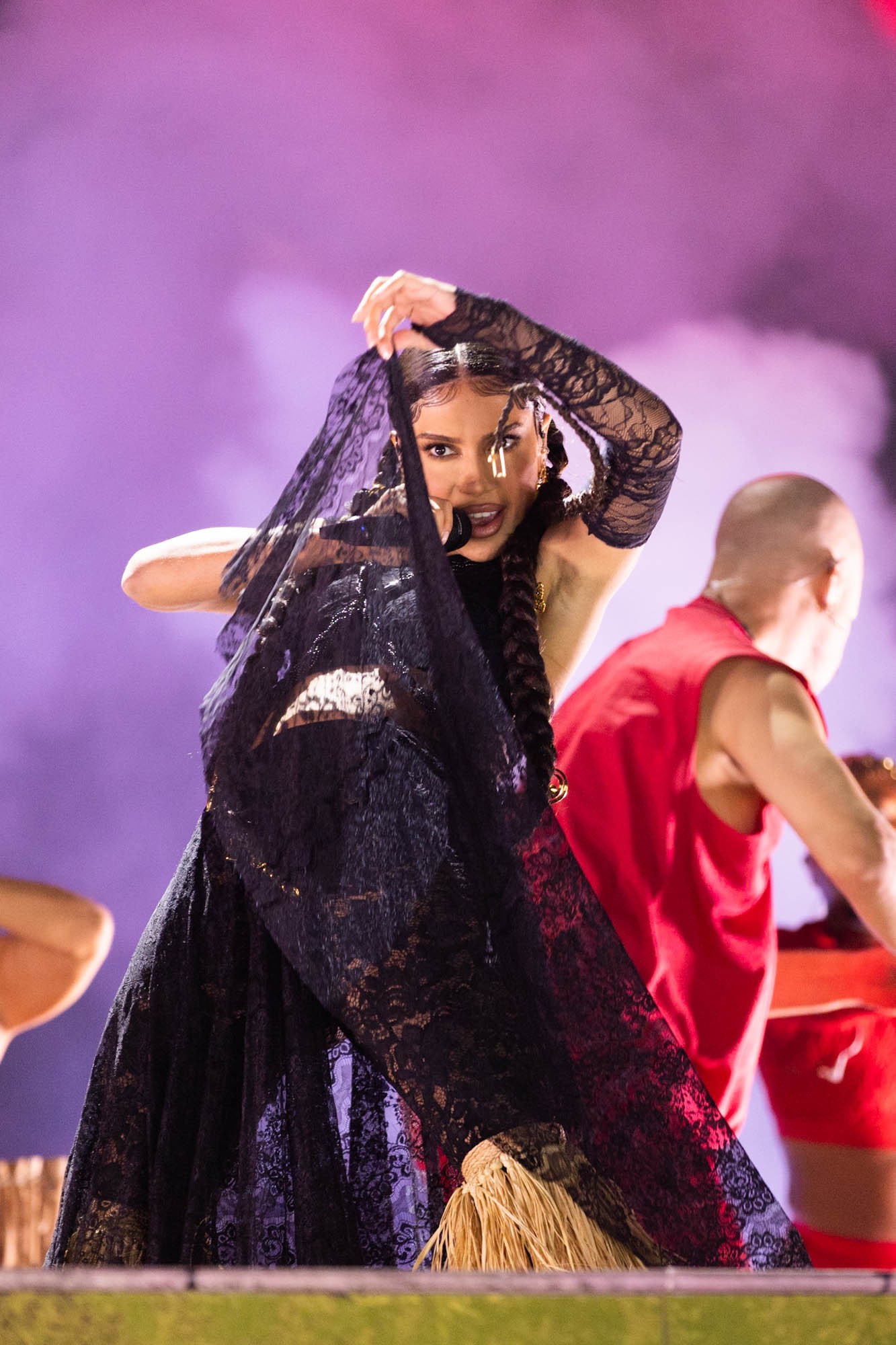 Anitta faz show de abertura para The Weeknd em São Paulo
