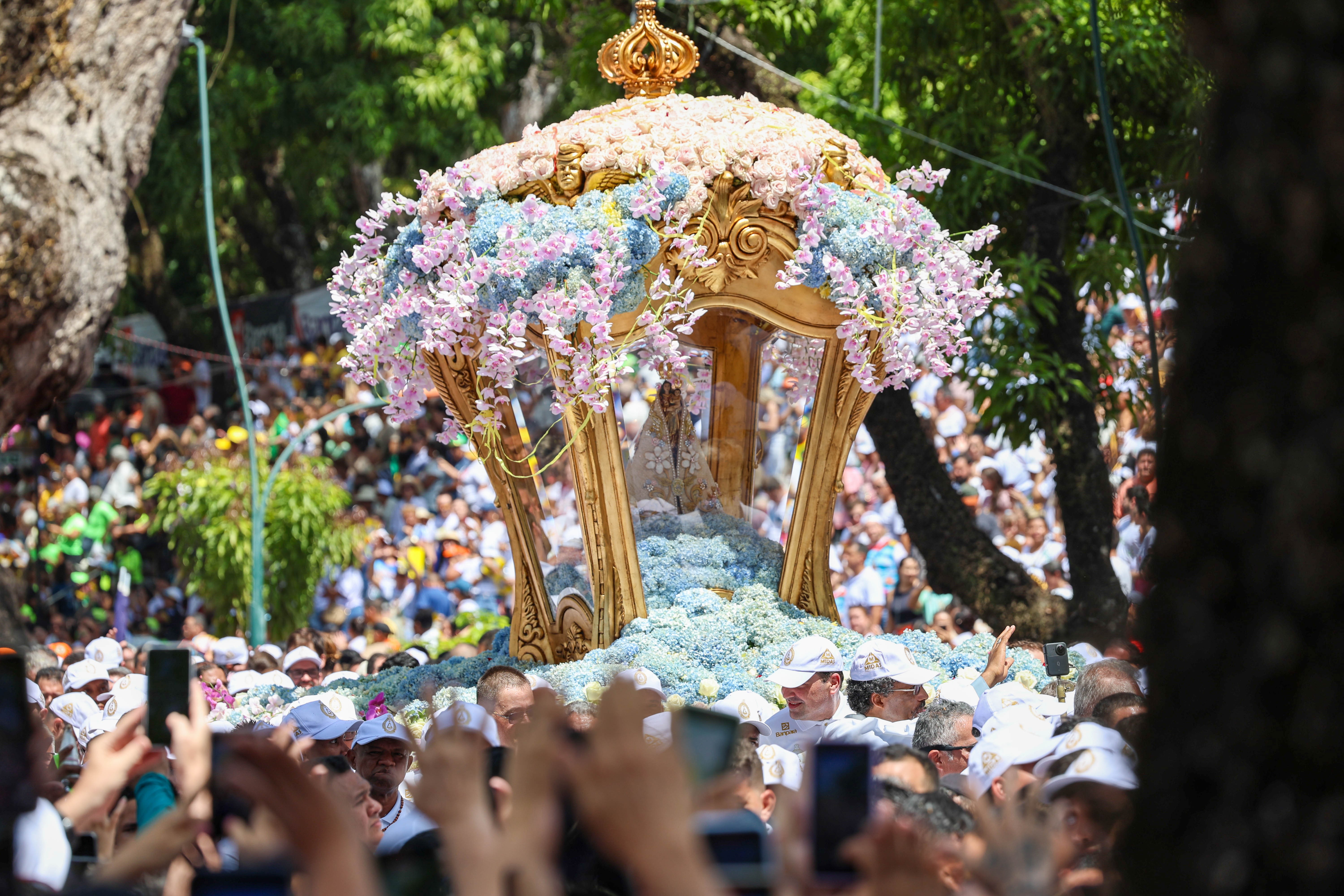 Festa LGBTQIA+, procissão com corda, manto luxuoso e mais: veja 5 curiosidades sobre o Círio de Nazaré