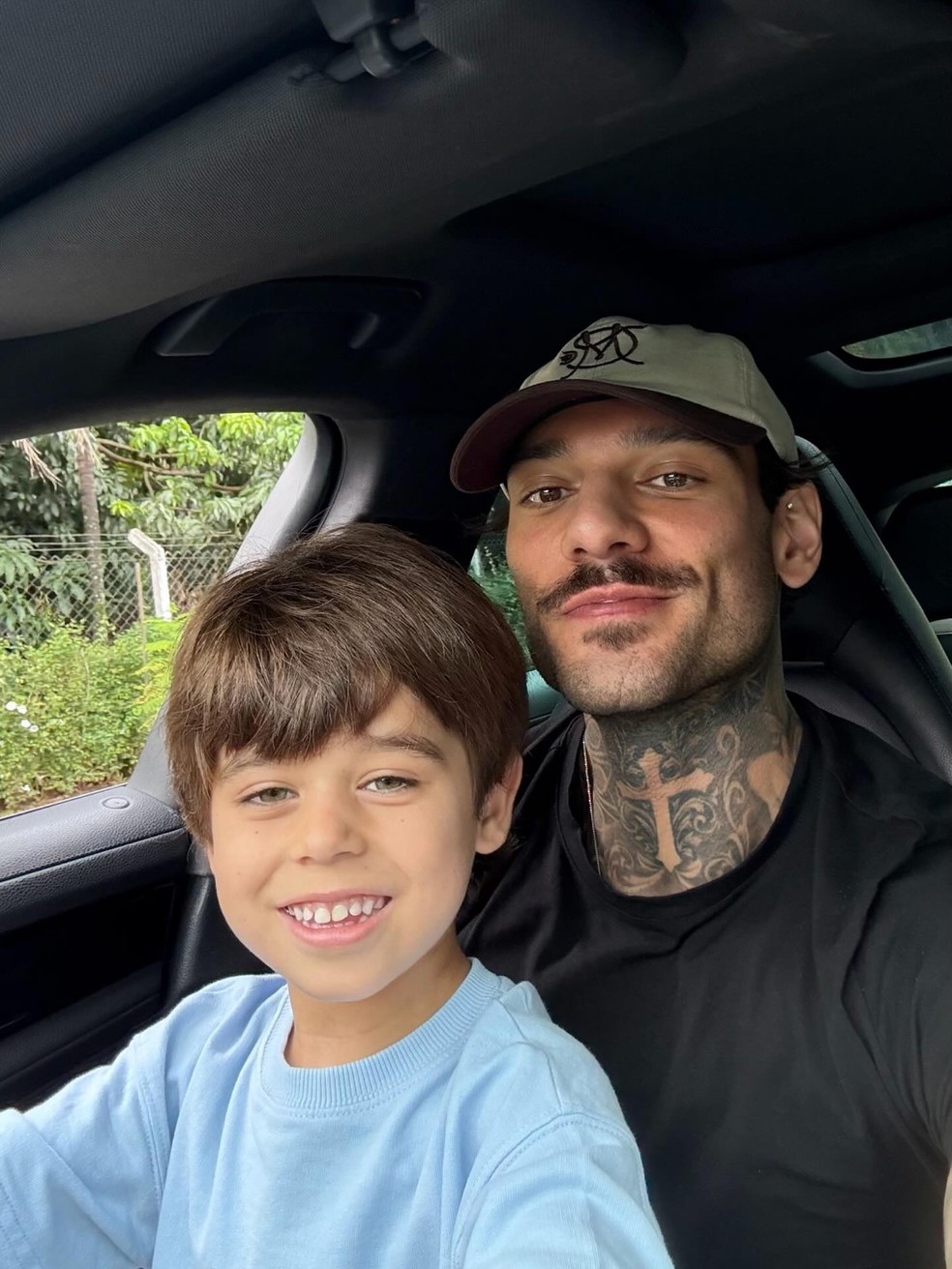 Lucas Lucco com o filho Luca — Foto: Reprodução/Instagram