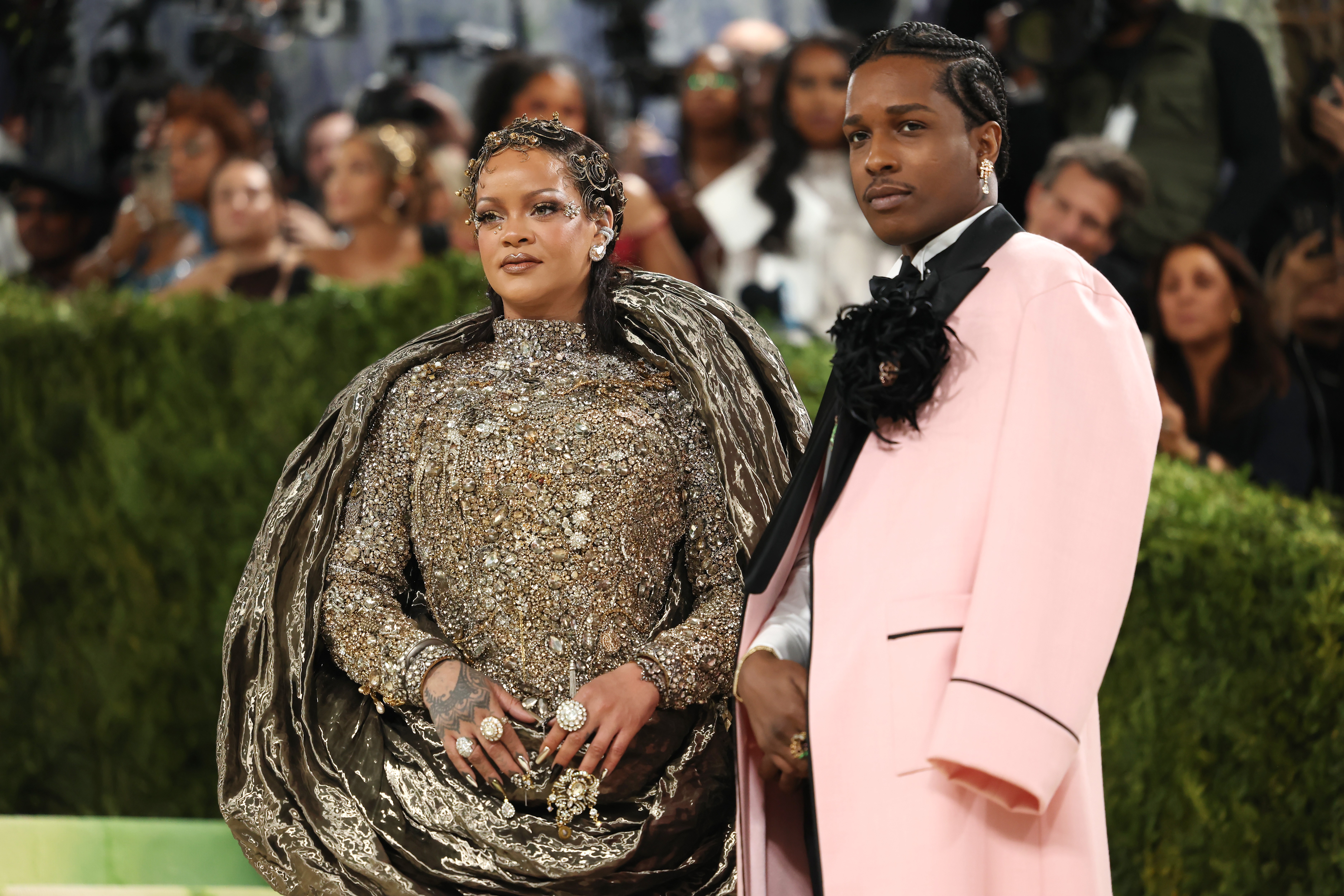 Rihanna viraliza ao exaltar after party de Beyónce e mais; veja 5 momentos que deram o que falar no Met Gala
