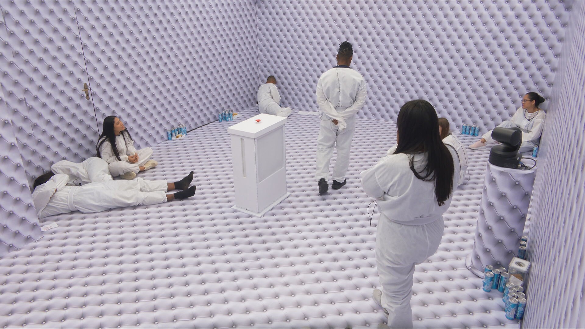 Quarto Branco do BBB 26 completa 18 horas; saiba quem segue na disputa após desistência