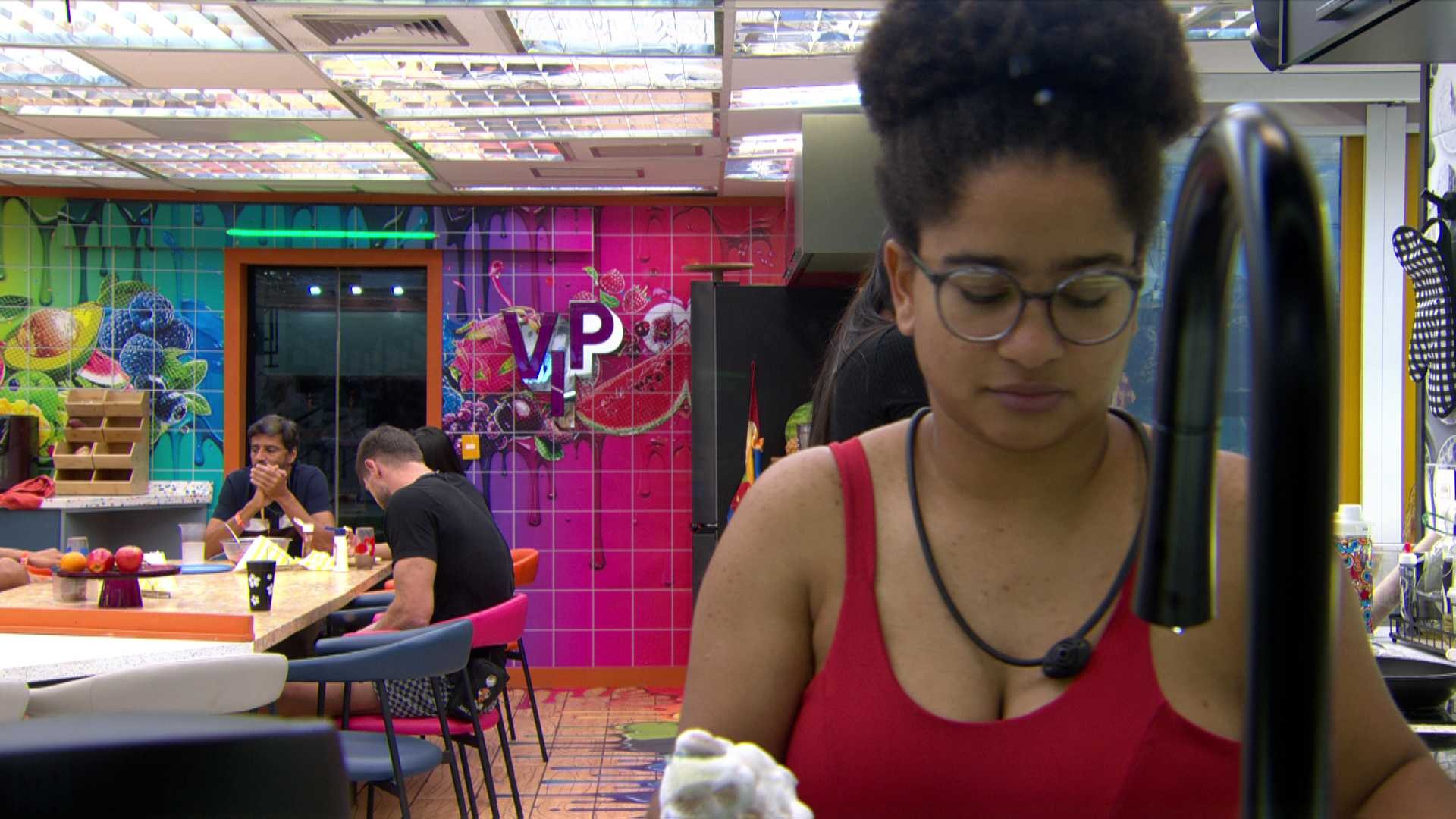 Após 'estalecada', Milena e Alberto Cowboy discutem: 'Tomei porque eu quis'