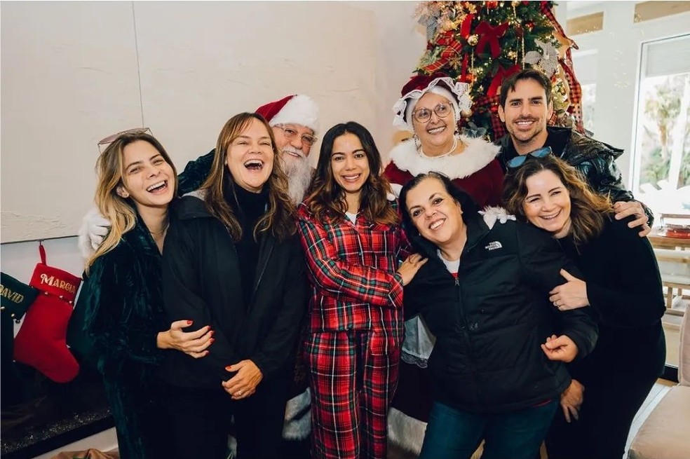 O Natal de Anitta com a família em Orlando — Foto: Reprodução/Instagram