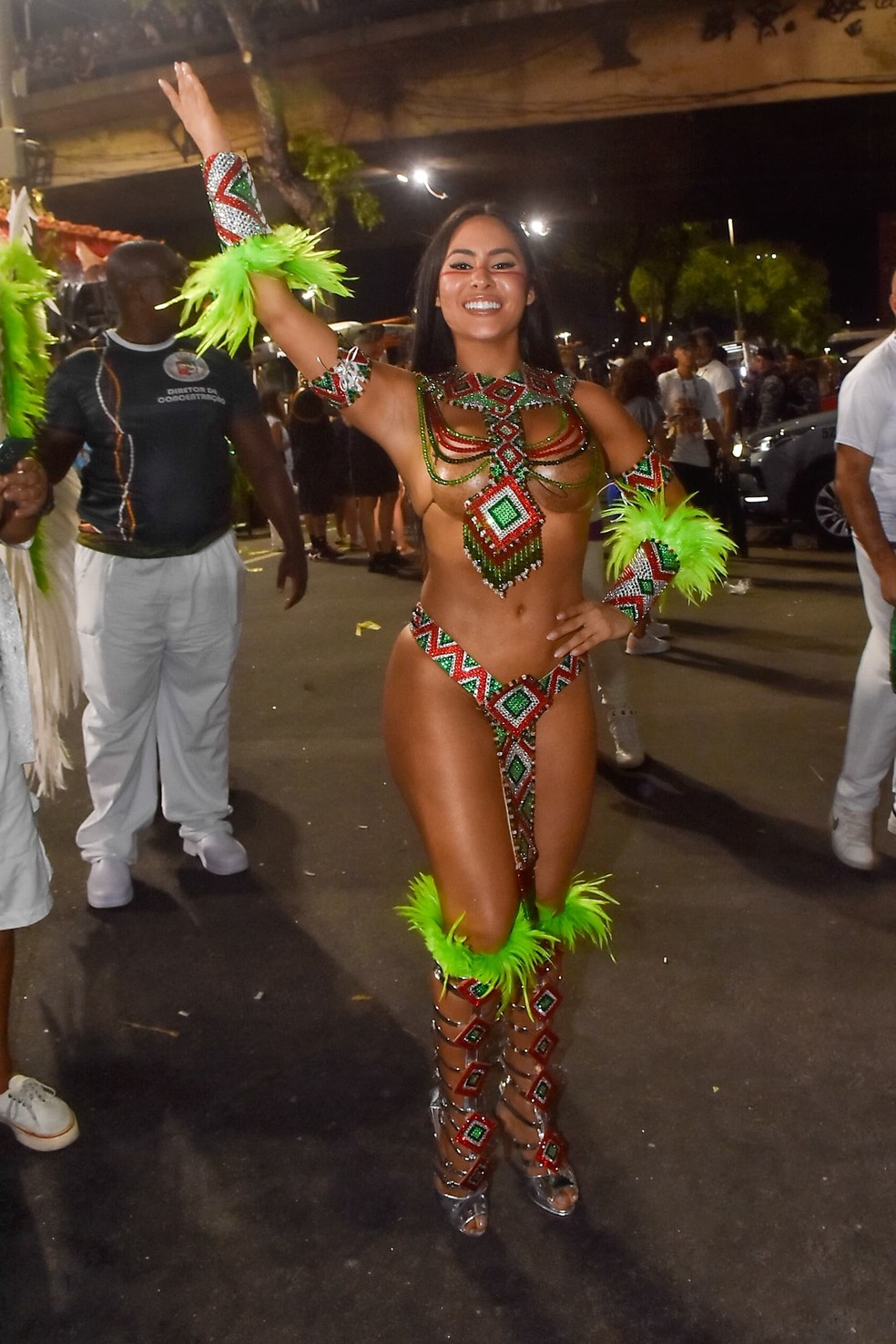 Isabelle Nogueira, a Cunhã, desfila pela Grande Rio — Foto: Roberto Teixeira/gshow