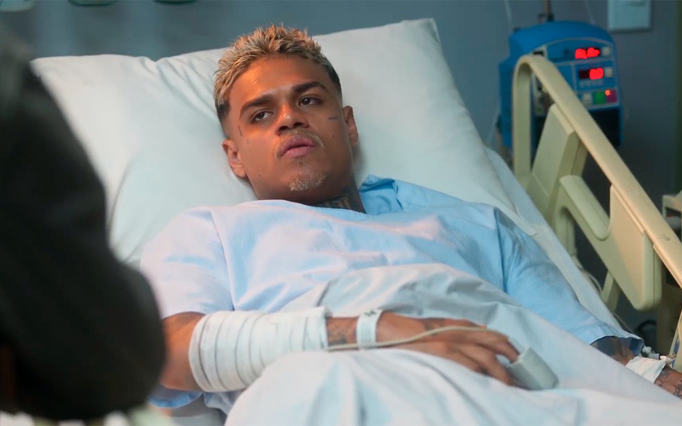 Hugo levou tiro na mão e está preso no hospital em Vai na Fé — Foto: Globo