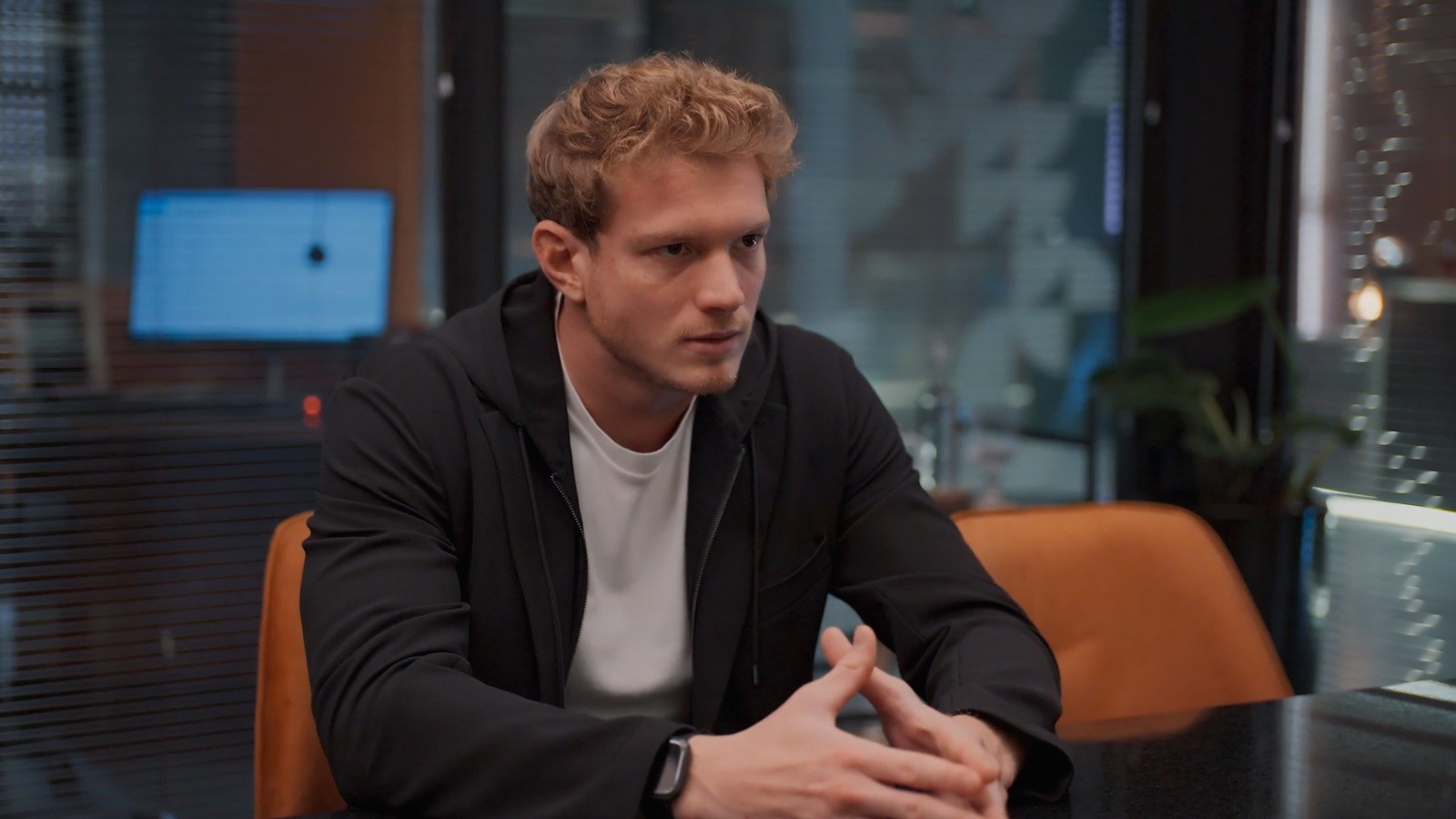 Três Graças: Leonardo enfrenta Ferette, e bandido promete acabar com Viviane