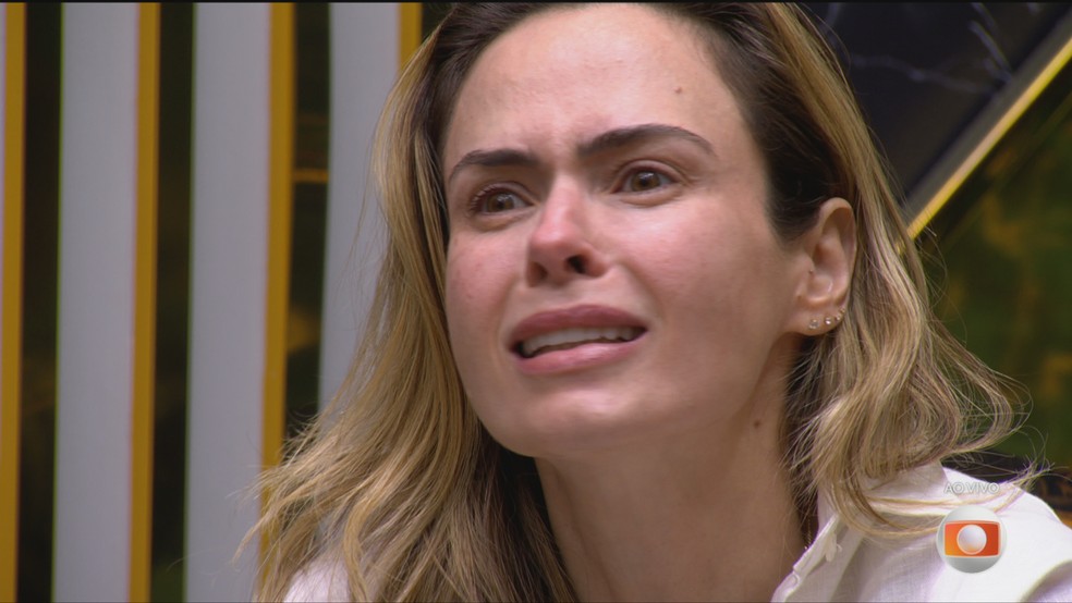 Ana Paula Renault se emociona com relato de Tadeu Schmidt — Foto: Globo