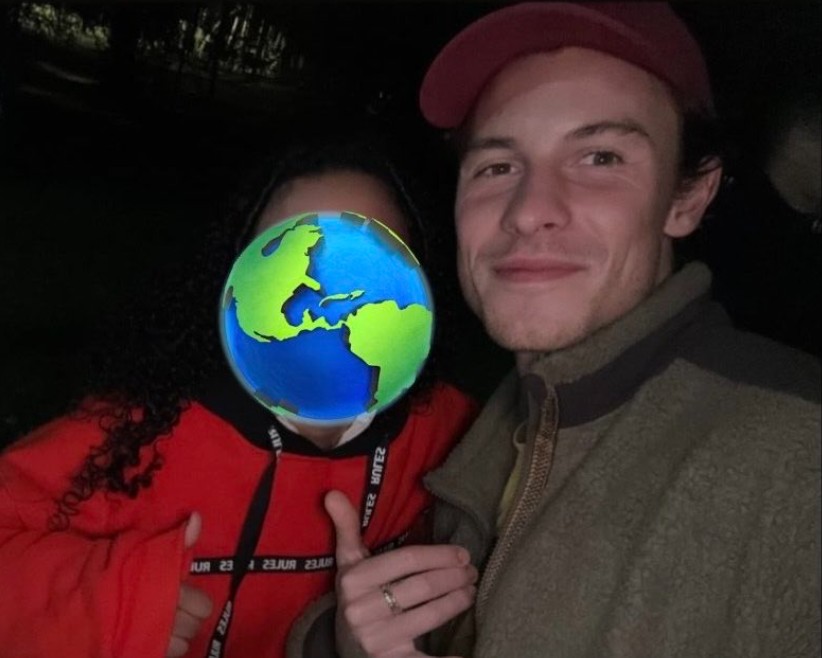 Shawn Mendes posa com fã no Parque Ibirapuera e tem paradeiro atualizado: 'Permanece no Brasil'