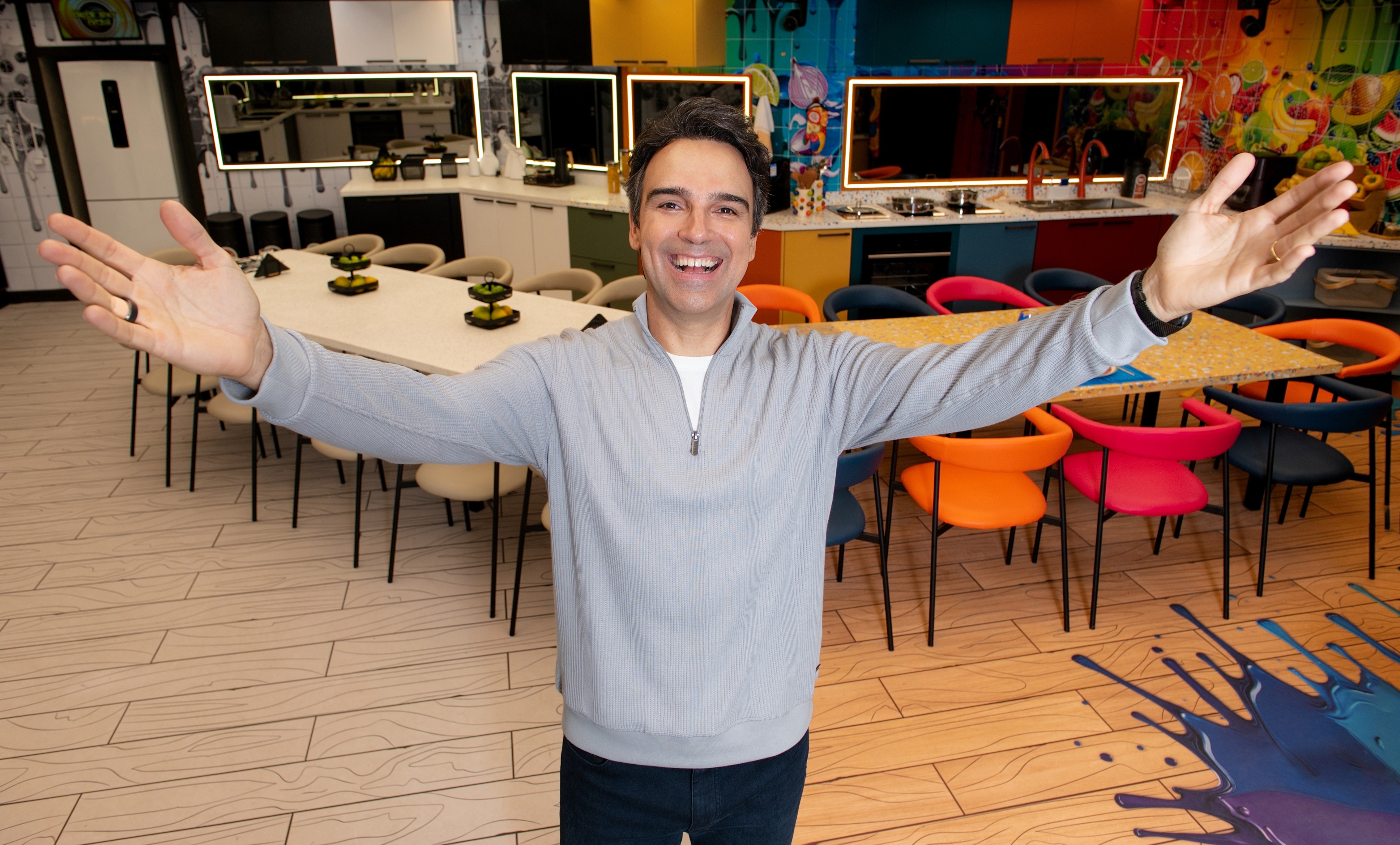 Tadeu Schmidt anuncia entrada dos Pipocas na casa do BBB 26; veja também spoiler dos Camarotes