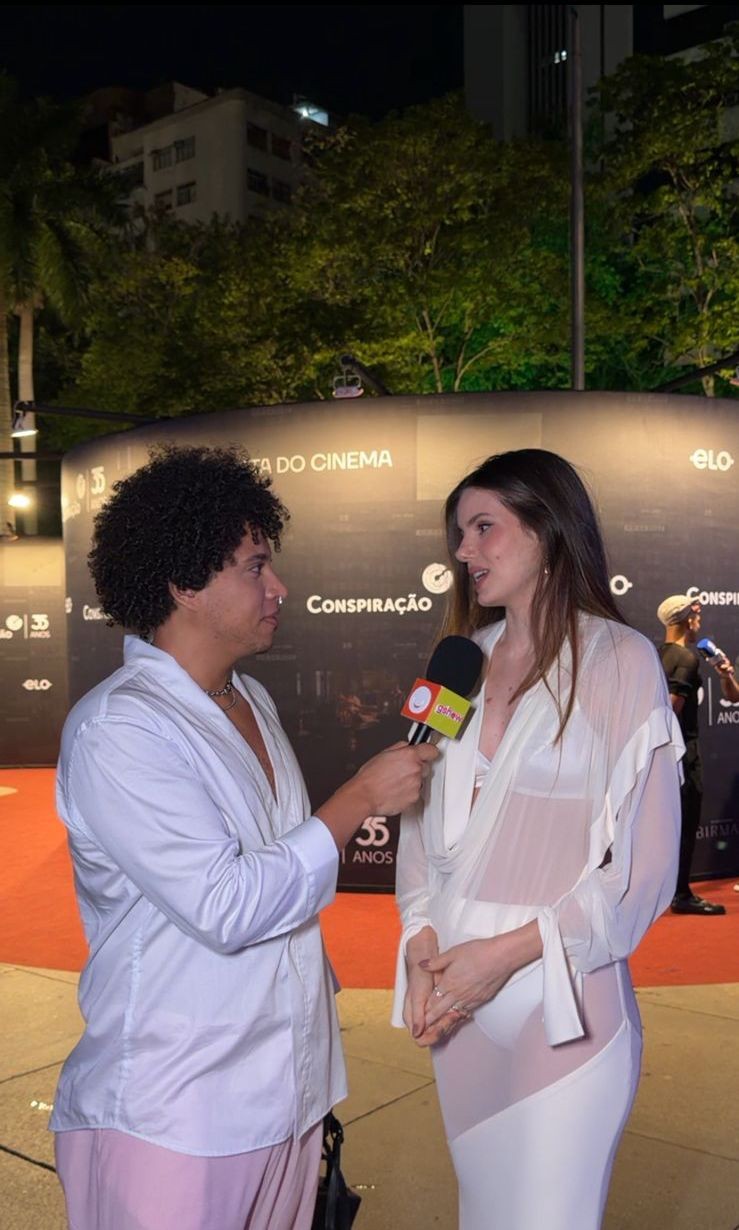 Camila Queiroz prestigia primeiro evento após dar à luz e fala sobre maternidade: 'Sempre foi meu sonho'