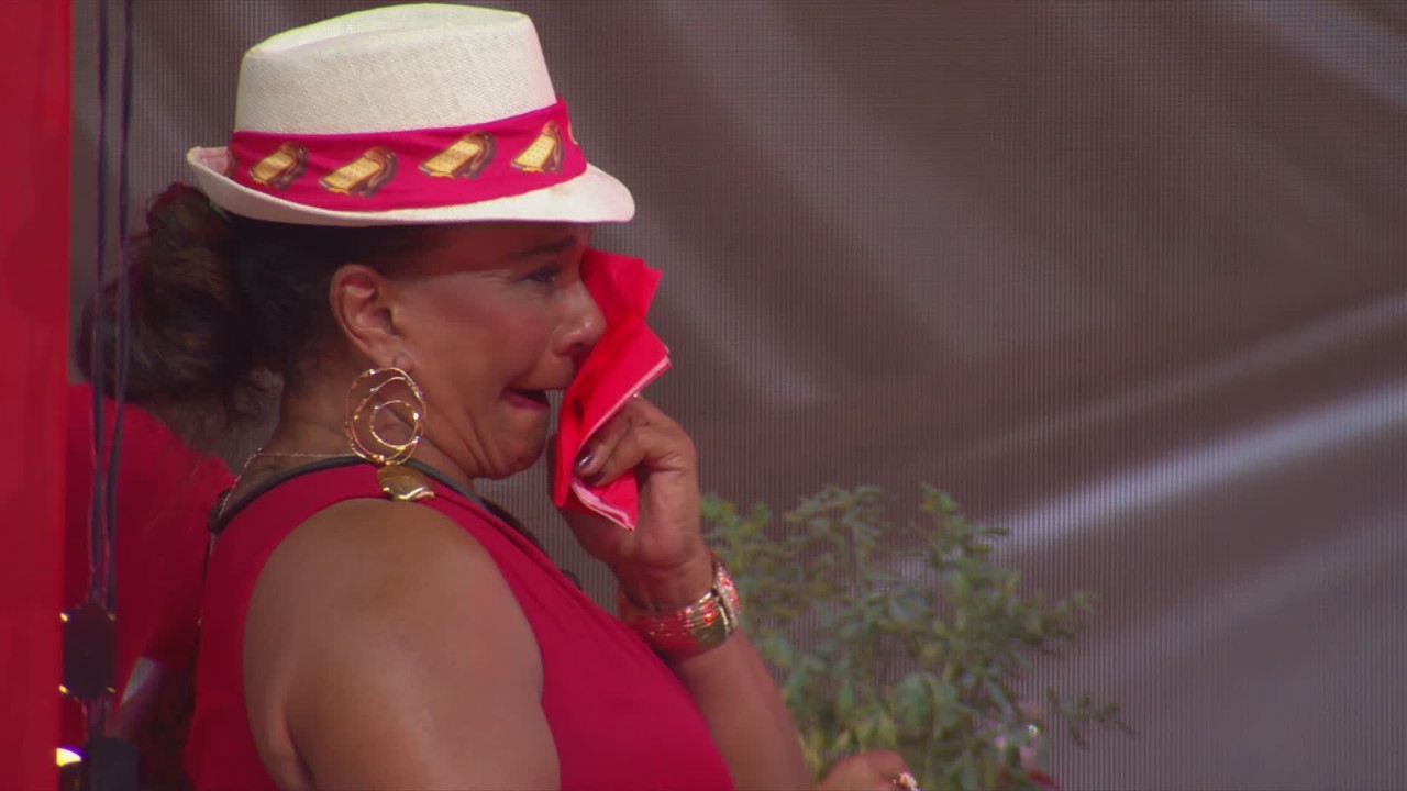 Solange Couto chora durante show de Arlindinho na Festa do BBB 26