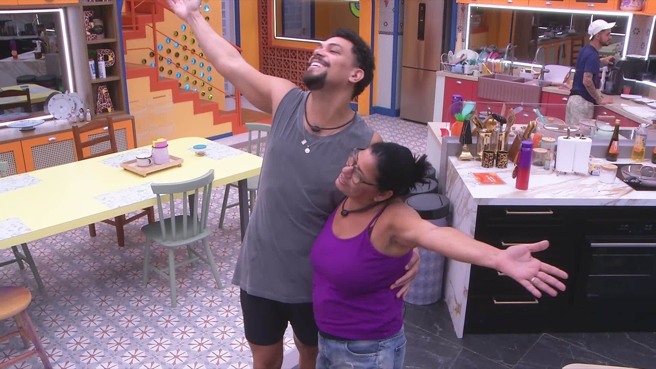Delma fala de experiência no BBB 25, e canta música de Roberto Carlos com Vinícius: 'Vai ser inesquecível'