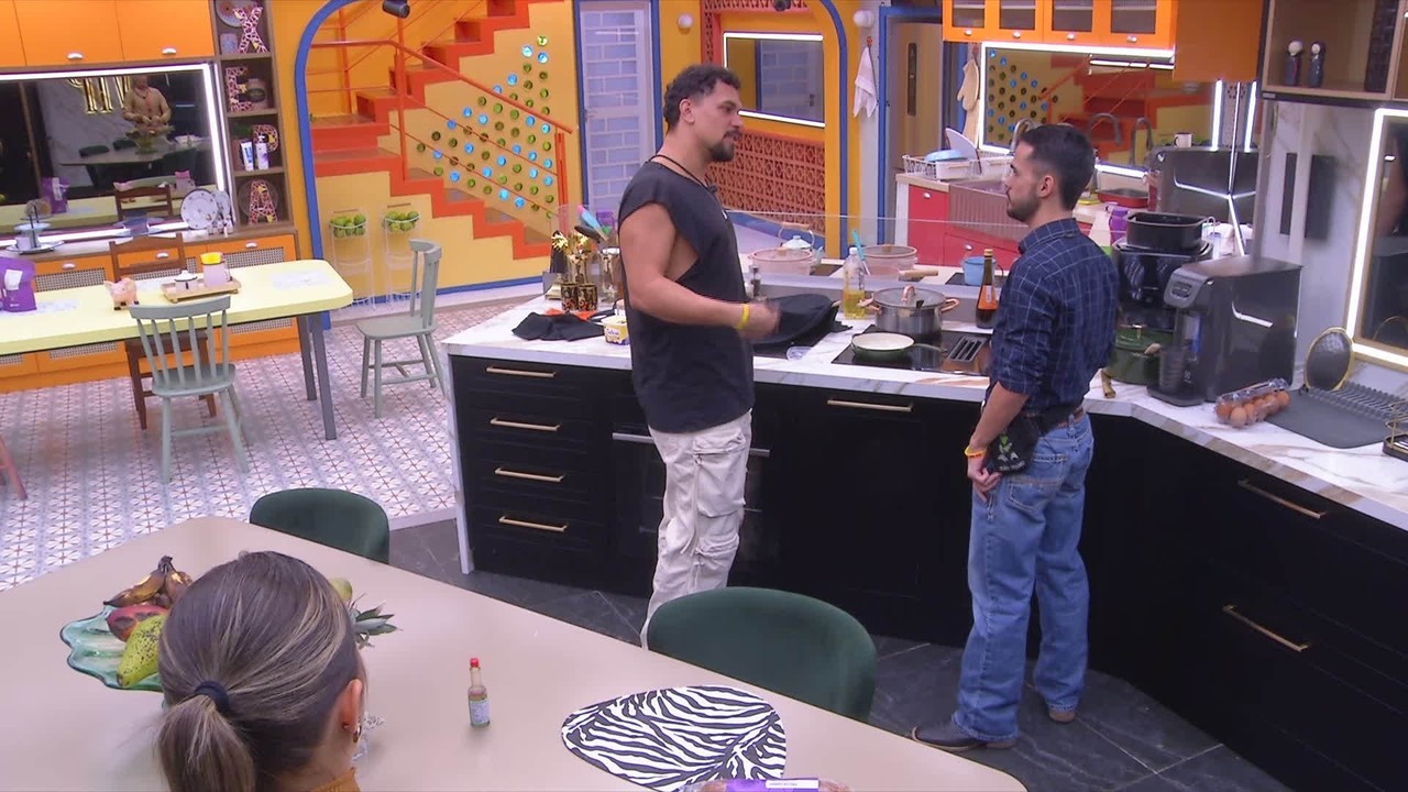 Brothers não comem carne por acreditarem ser feriado de Páscoa, e João Pedro pergunta: 'O que é pirão?'