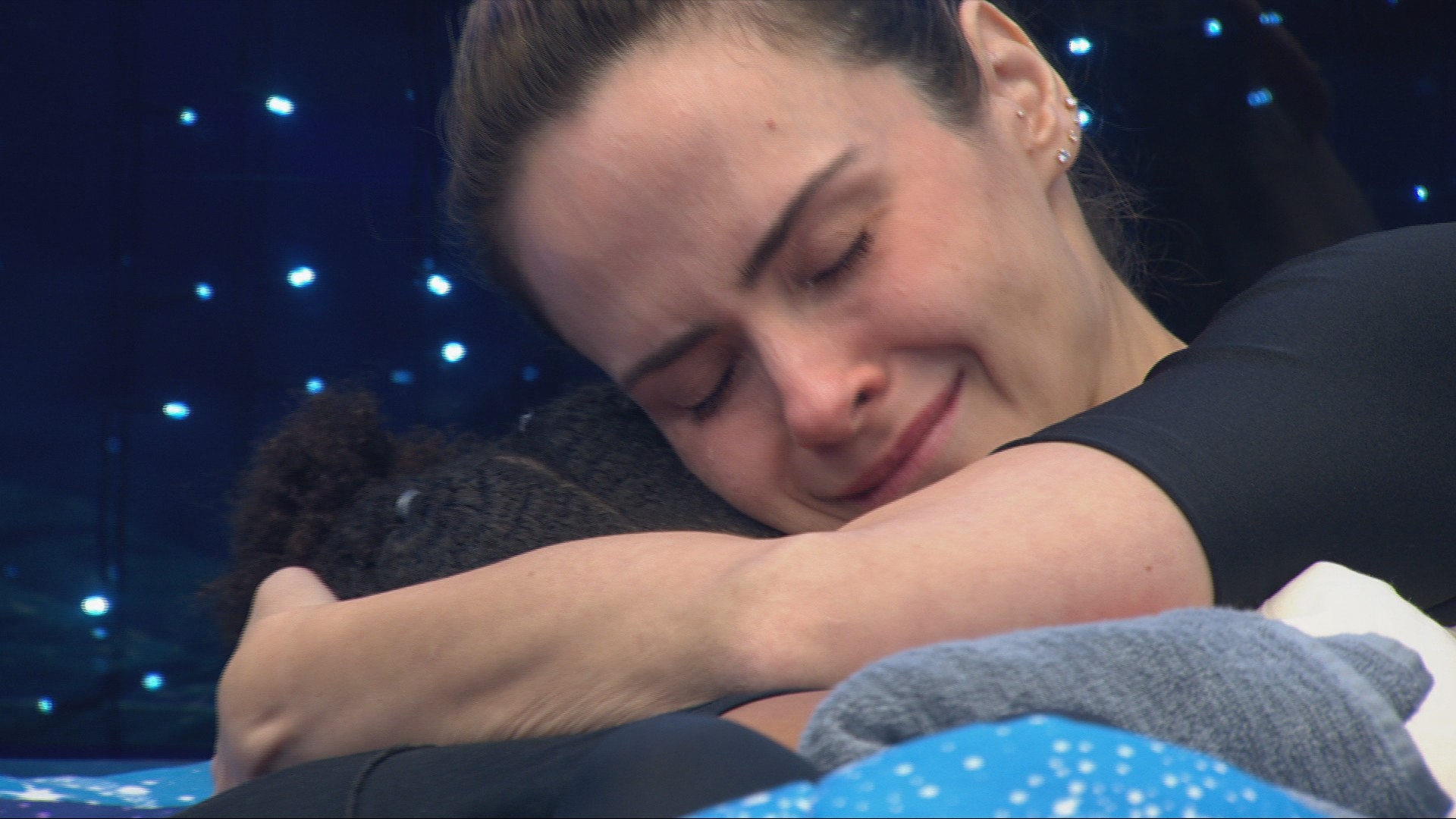 Ana Paula Renault é consolada por Milena após comentário de brother no BBB 26