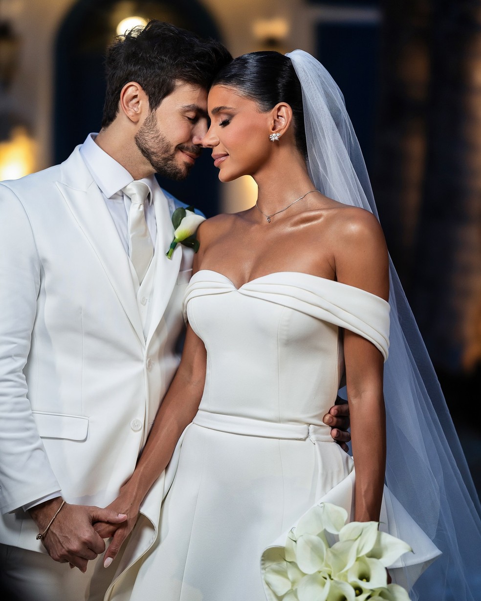 A miss Jakelyne Oliveira e o cantor Mariano disseram sim rodeados de amigos famosos — Foto: Reprodução Instagram