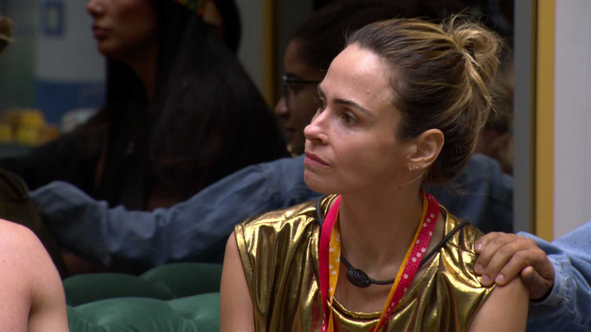 Líder Ana Paula Renault dá voto de Minerva e indica Leandro Boneco ao Paredão do BBB 26