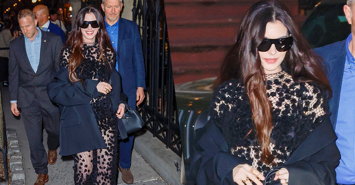 Anne Hathaway ousa com vestido transparente em evento de 'Mother Mary'