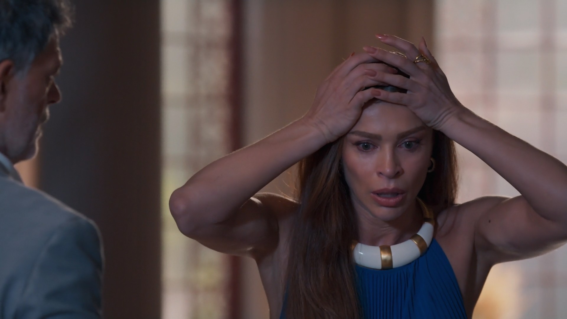 Três Graças: Rogério finge para Arminda que perdeu parte da memória