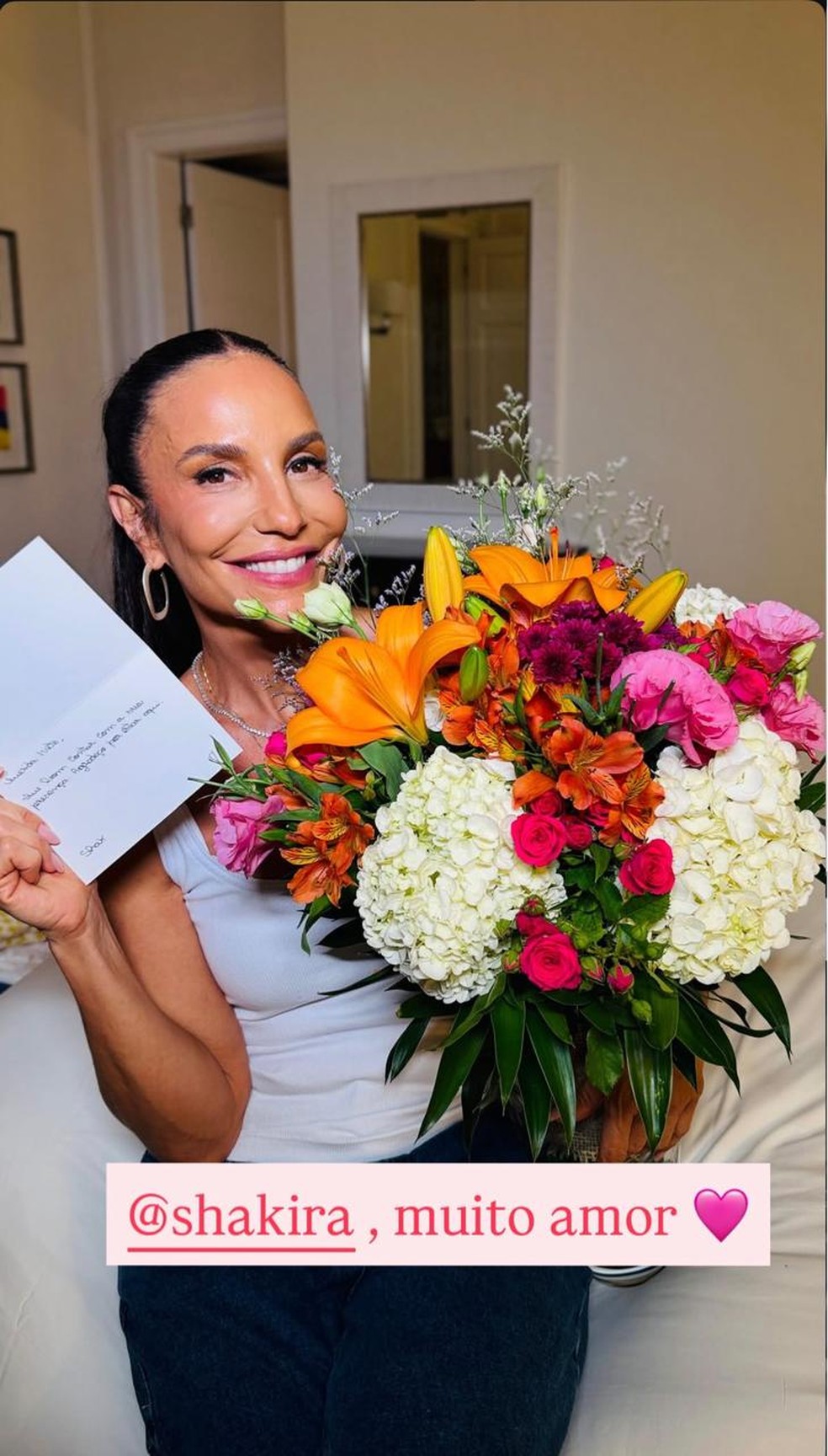 Ivete recebe flores de Shakira — Foto: Reprodução Instagram