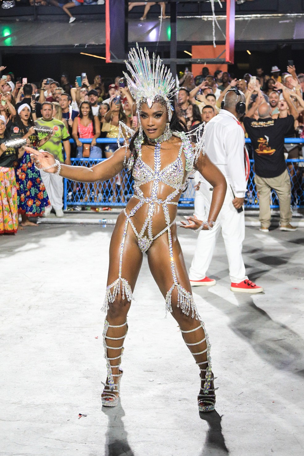Erika Januza, rainha de bateria da Viradouro — Foto: AgNews