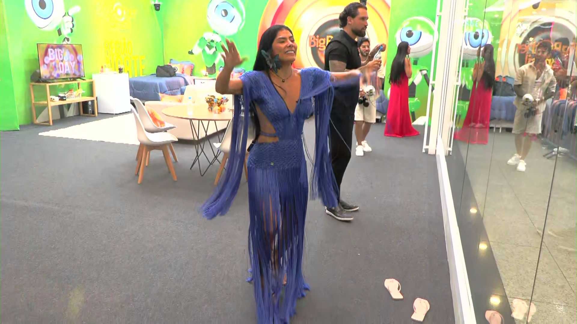 Boi Caprichoso marca presença e anima candidatos na Casa de Vidro do Norte