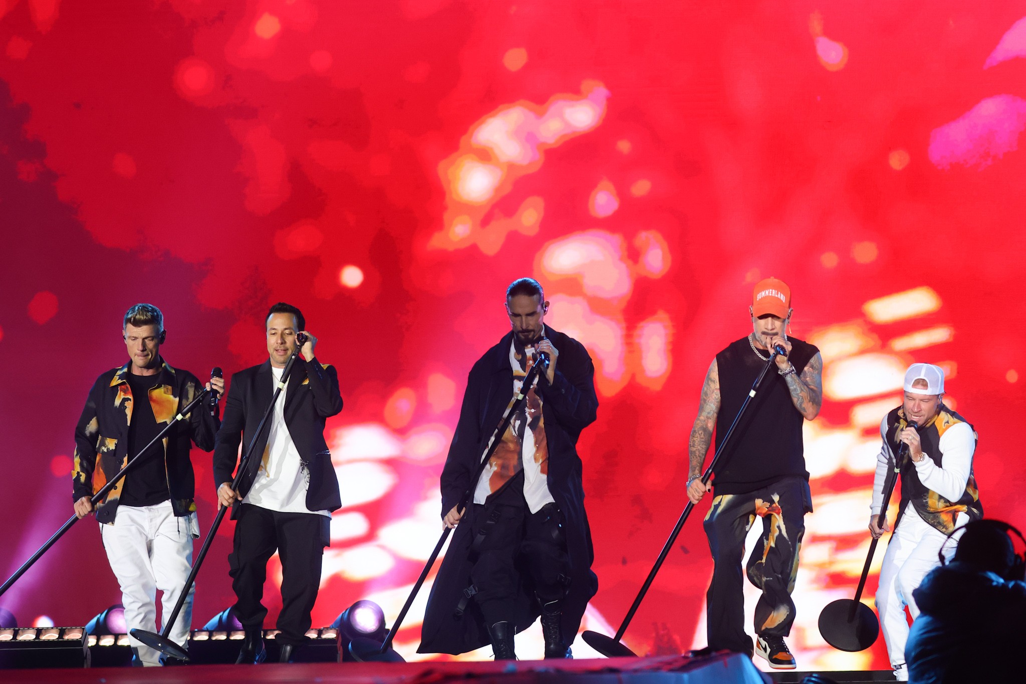 Fãs de Backstreet Boys revelam loucuras que já fizeram pela banda: 'Consegui a toalha que o AJ usou'