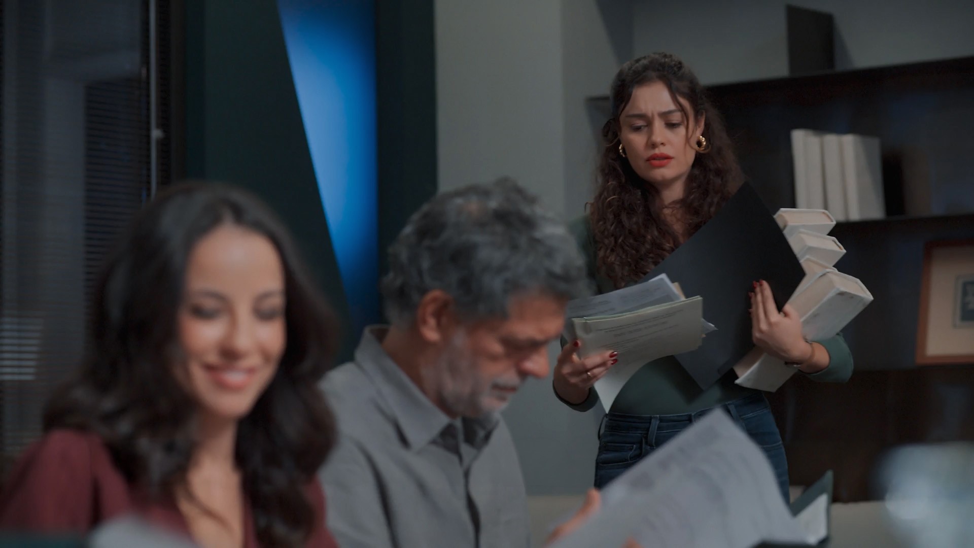 Três Graças: Gerluce encontra documento que prova que Rogério é o dono das Três Graças