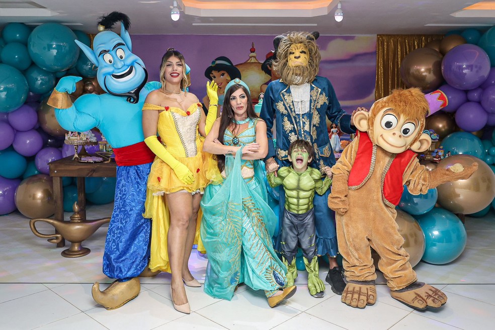 Anamara faz festa temática de 41 anos — Foto: Rodrigo Alves/Divulgação