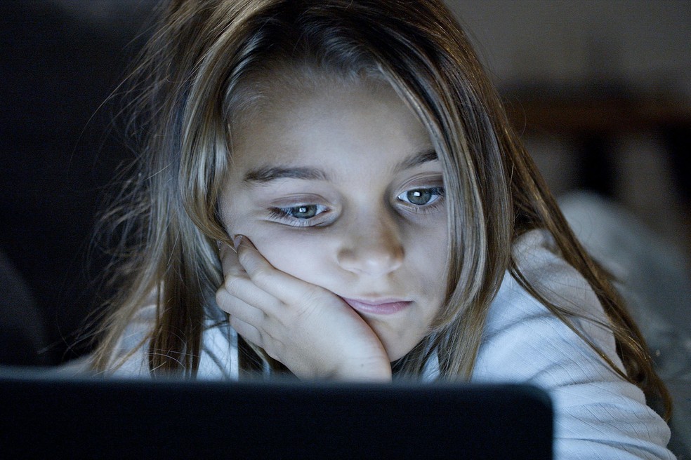 Crianas e adolescentes no devem ficar isolados diante de uma tela, segundo especialistas  Foto: Pexels