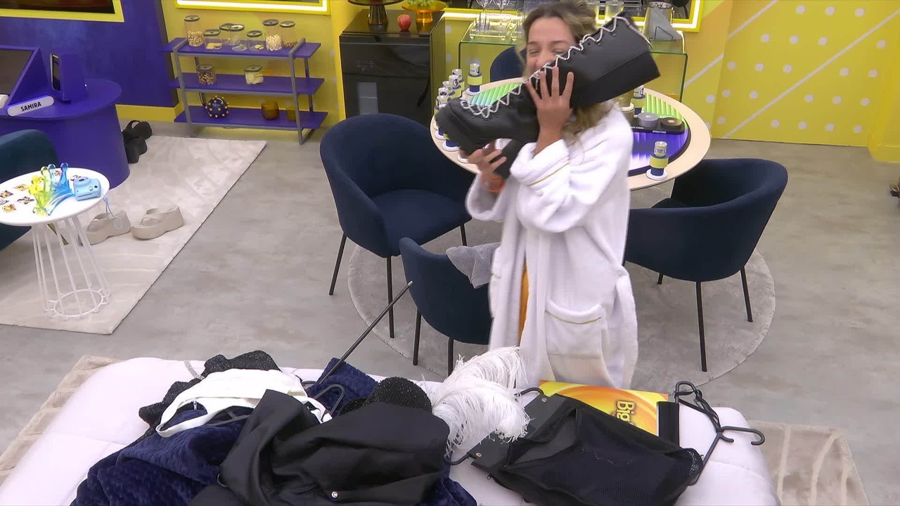 Samira recebe figurino da Festa do Líder do BBB 26: 'Igual à Britney'
