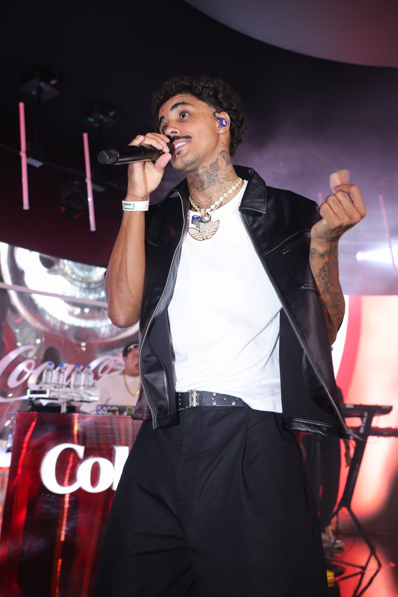 Após anunciar pausa na carreira, MC Livinho faz show no Lolla