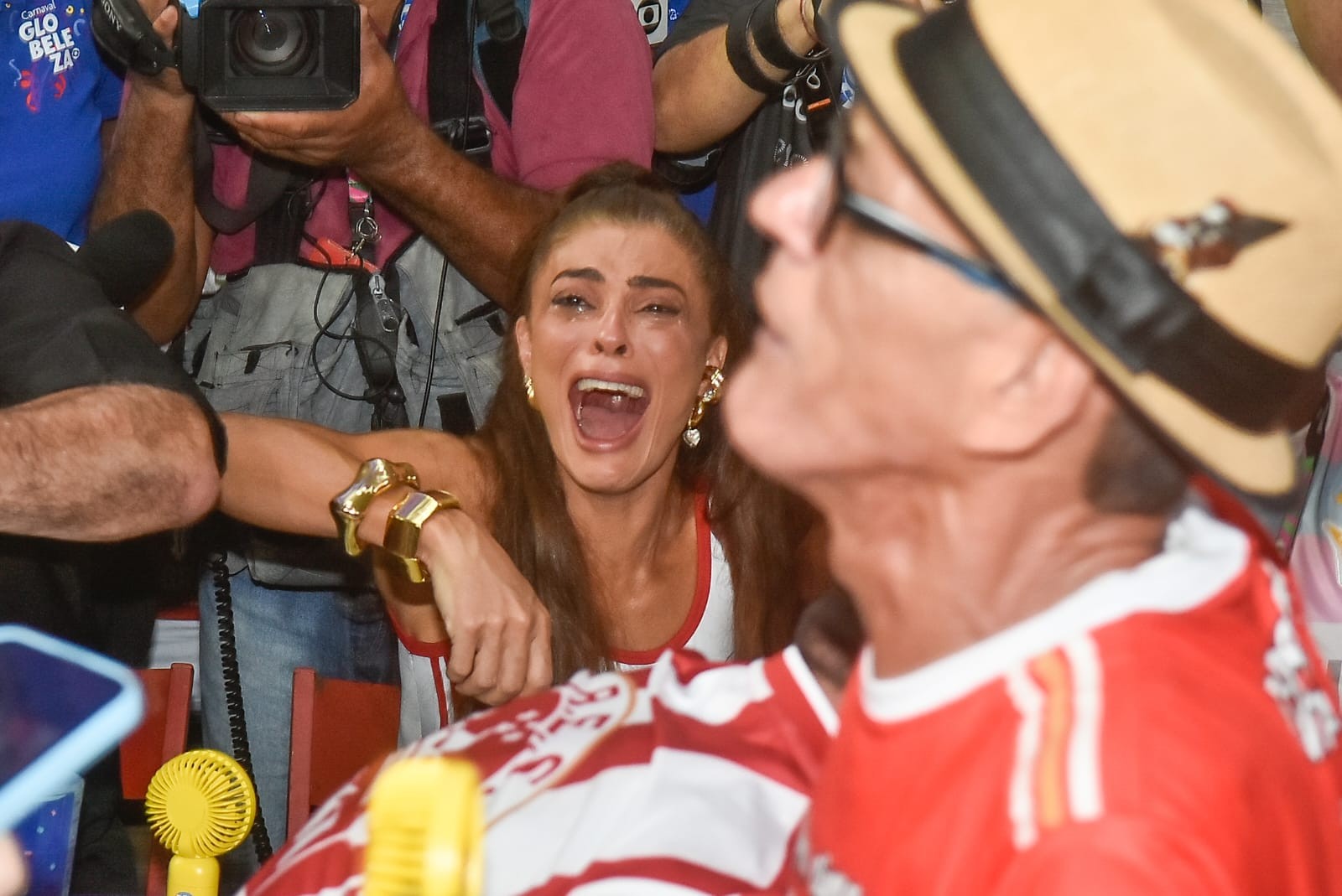 Com vitória da Viradouro, Juliana Paes homenageia Mestre Ciça: 'Ele é a humildade em pessoa'