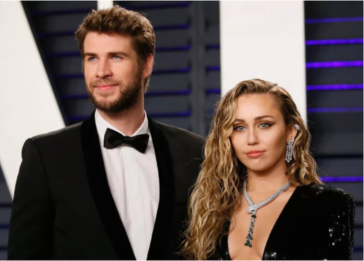 Miley Cyrus celebra aniversário do hit 'Malibu' e faz declaração ao ex