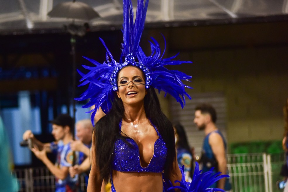 Carla Prata durante &uacute;ltimo ensaio t&eacute;cnico da Acad&ecirc;micos do Tucuruvi &mdash; Foto: AgNews