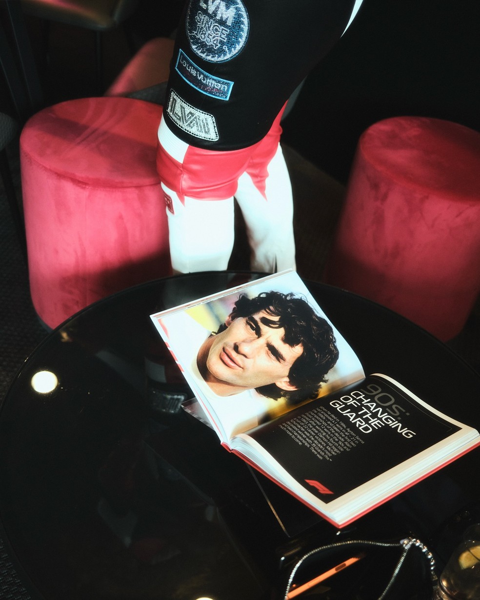 Beyoncé posta novas fotos e surpreende ao mostrar página de livro com foto de Ayrton Senna — Foto: Reprodução/Instagram