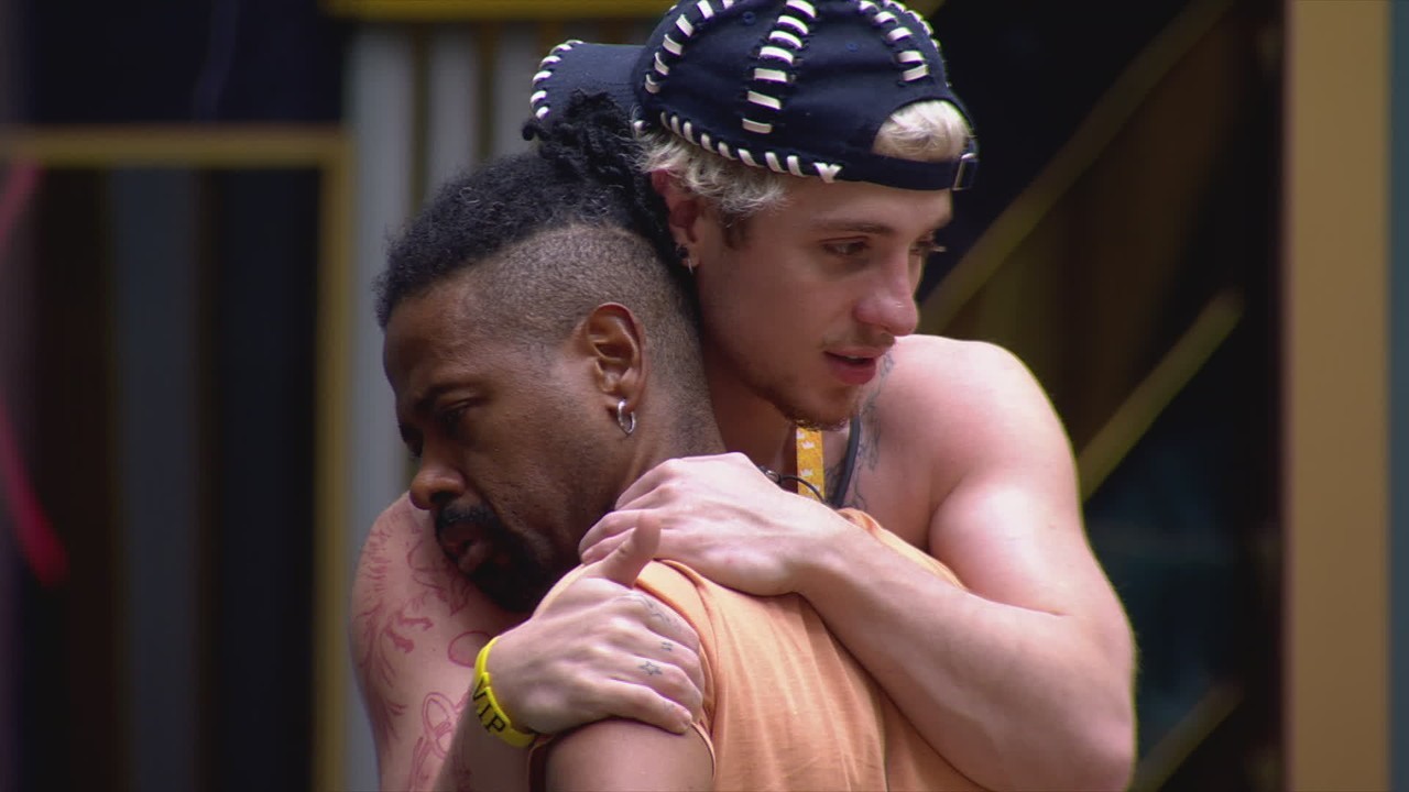 Leandro Boneco recebe apoio de Juliano Floss: 'Quero muito que você lute ate o final'