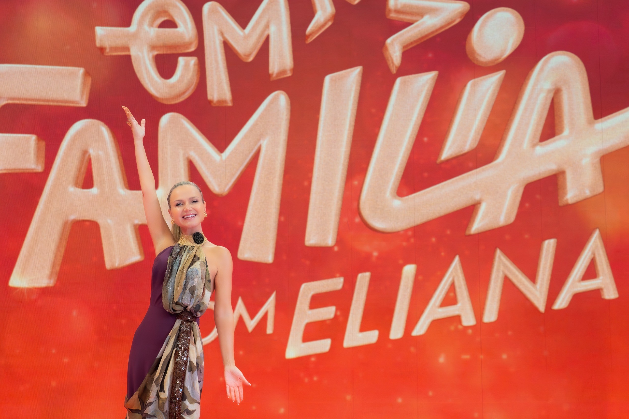 Em Família com Eliana estreia com competição musical e visita à casa de Daniel