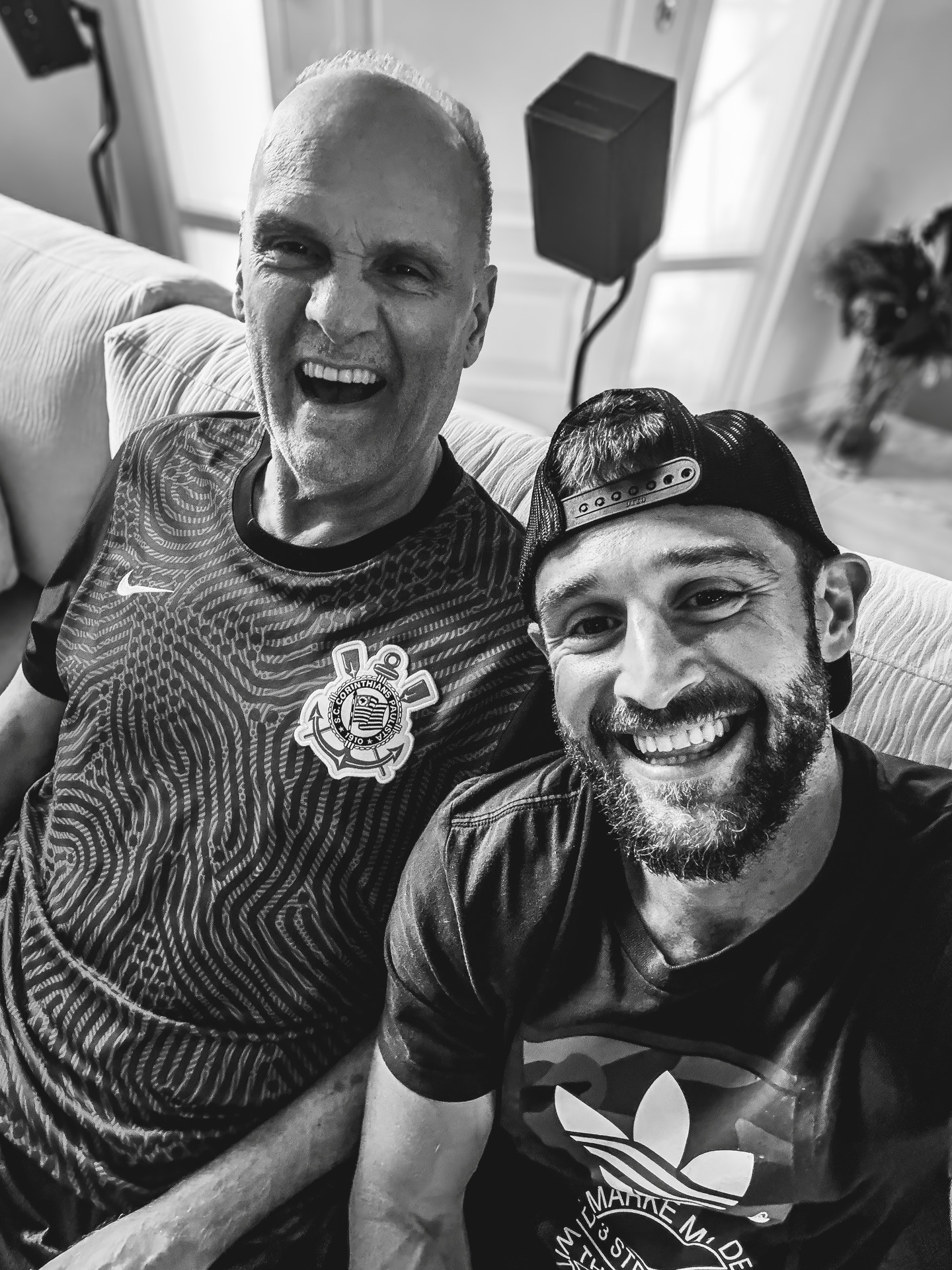 Filho de Oscar Schmidt homenageia o pai: 'Vou honrar tudo o que você me ensinou'