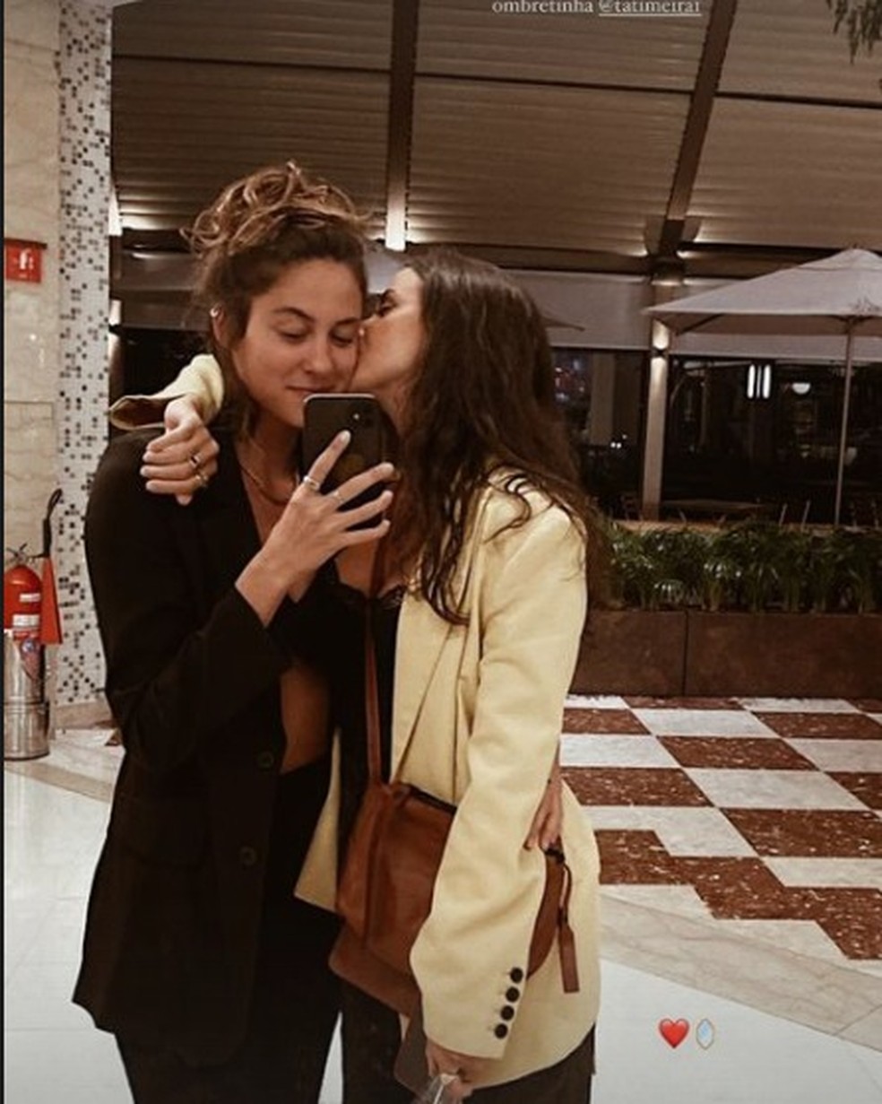 Mariana Nolasco postou foto com amiga nos stories — Foto: Instagram
