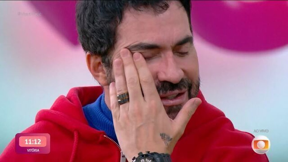 Padre Fábio de Melo se emociona ao falar sobre quadro de depressão