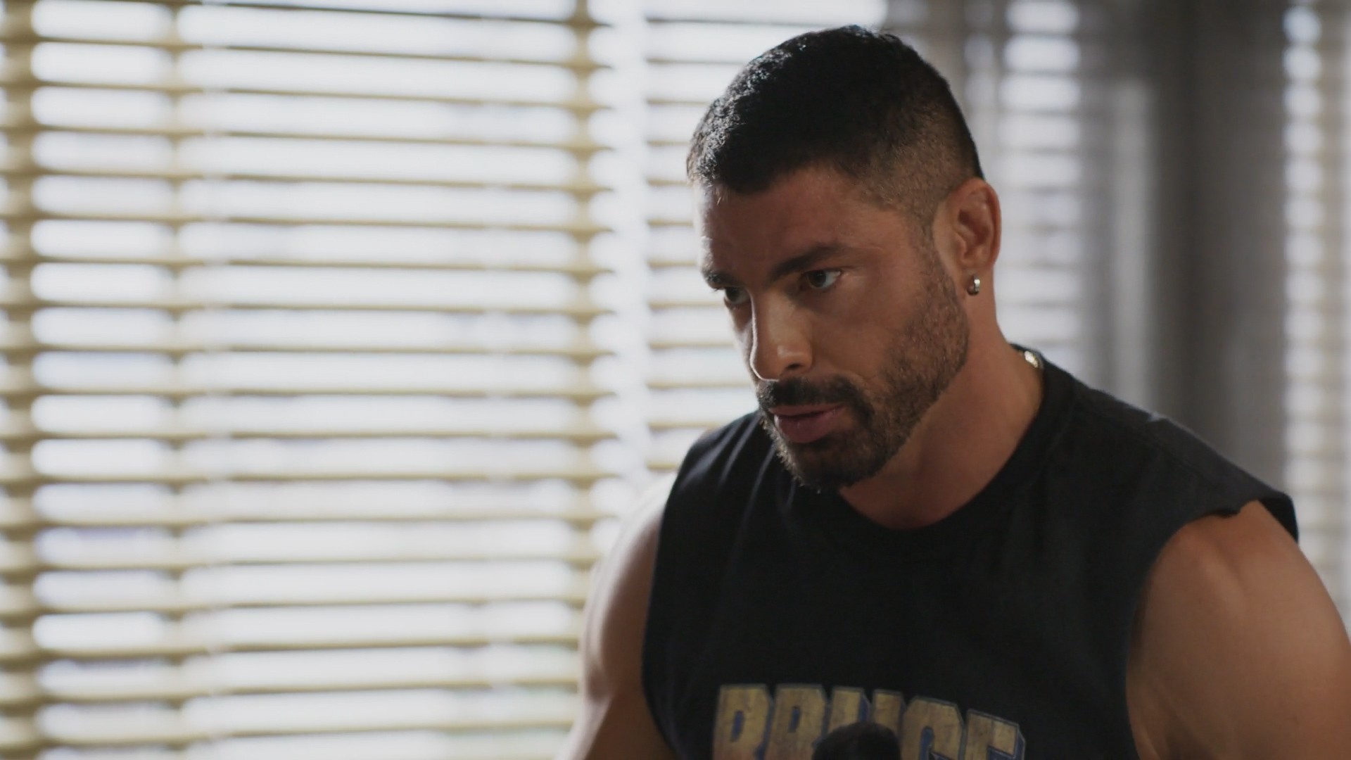 Vale Tudo: César planeja matar Odete Roitman