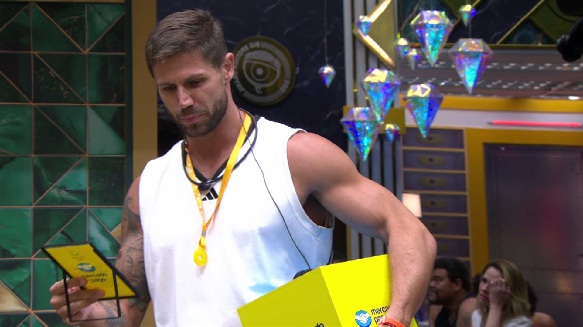 Líder Jonas Sulzbach faz sorteio para o Ganha-Ganha desta terça (17)