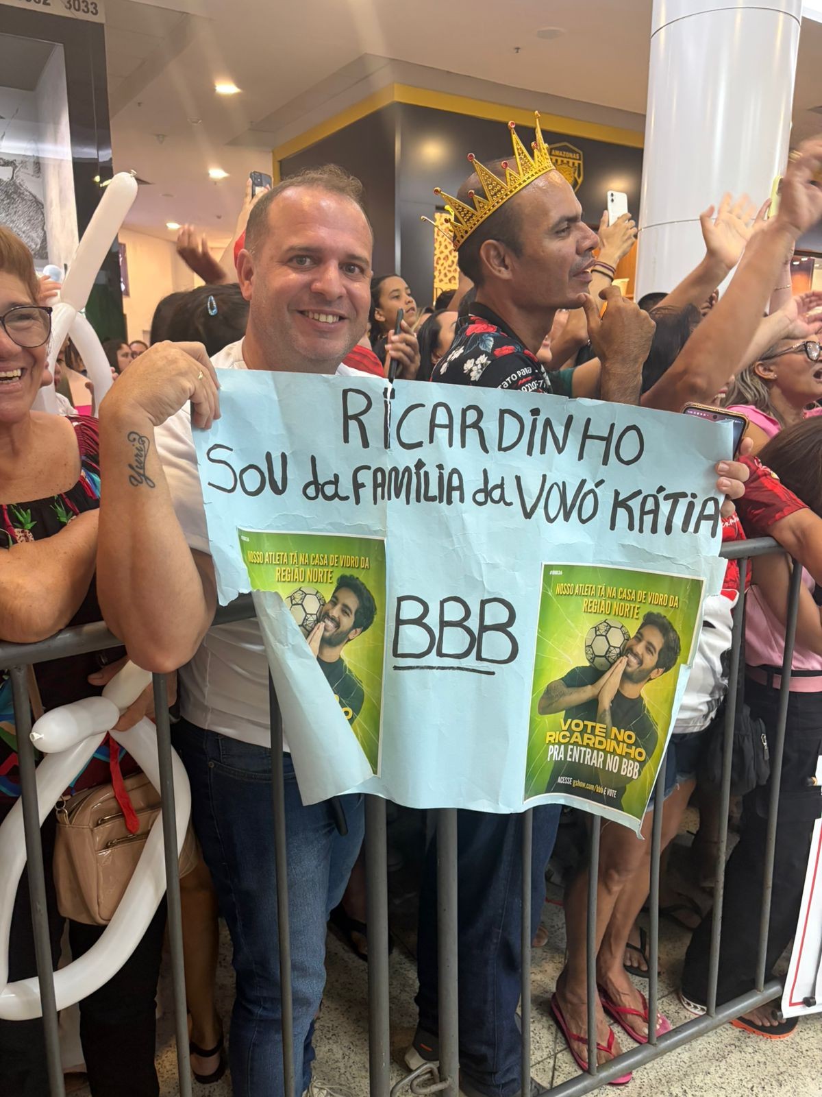 Namorada aparece em chamada de vídeo e fala sobre Ricardinho: 'Jogar e batalhar como ninguém'