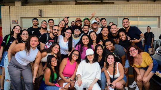 Jessie J desembarca no Rio para show nesta quinta e posa com fãs - Foto: (Agnews)